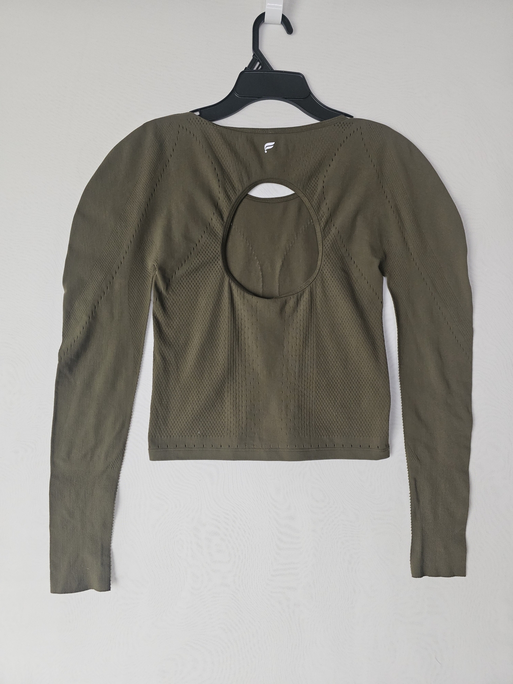 ​Fabletics Olive Green Seamless Cutout Long Sleeve Active Crop Top (No Size Tag) - Picture 5 of 10